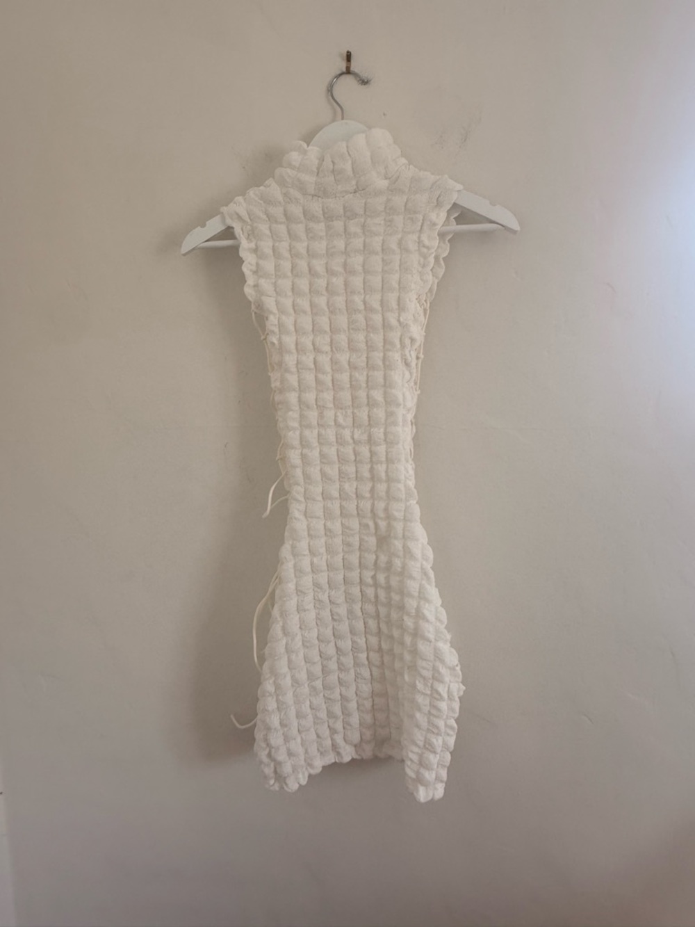 AKIRA White Textured Sleeveless Mini Dress - Picture 3 of 4